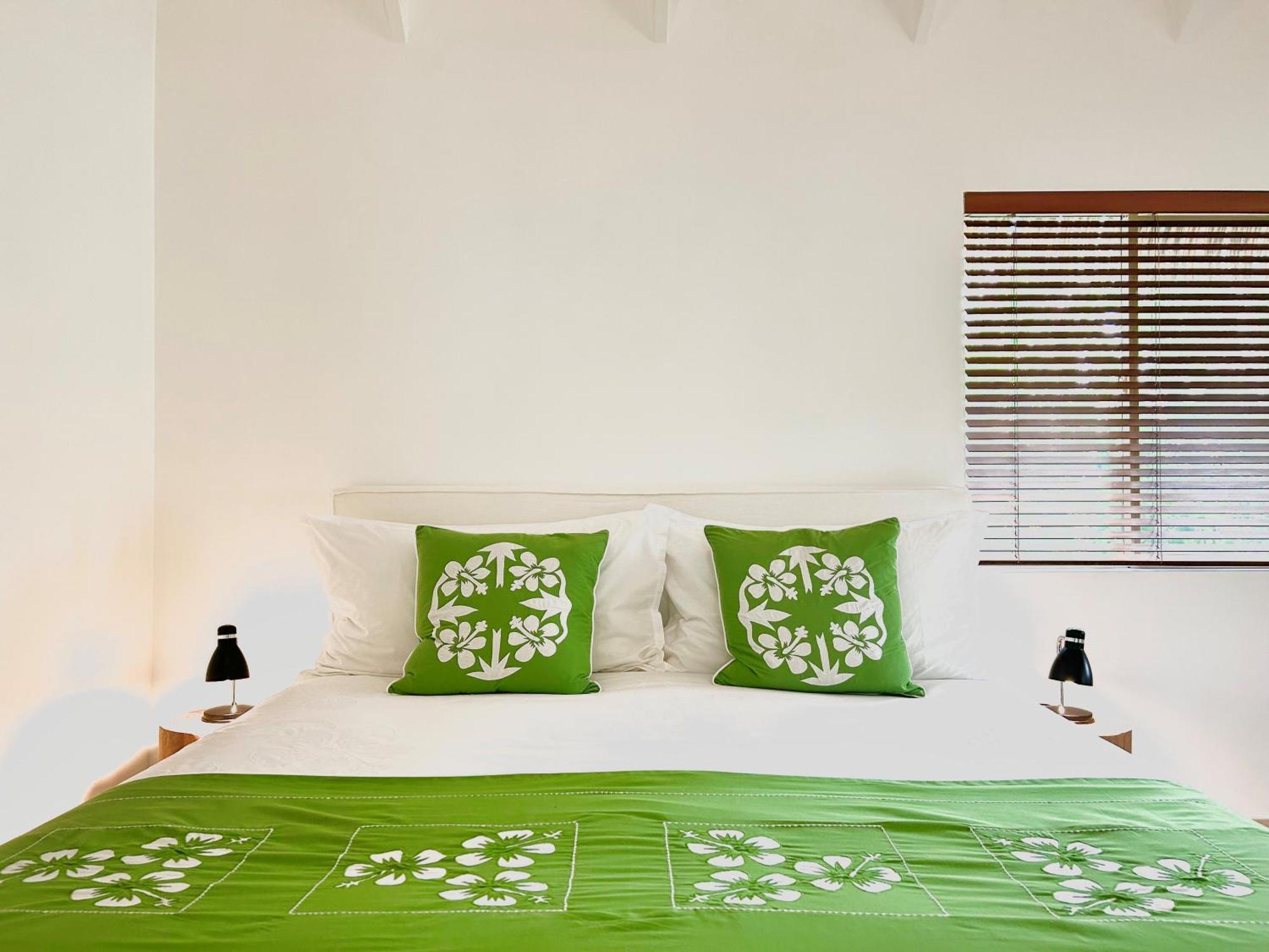 Motu Beachfront Art Villas 라로통가 외부 사진