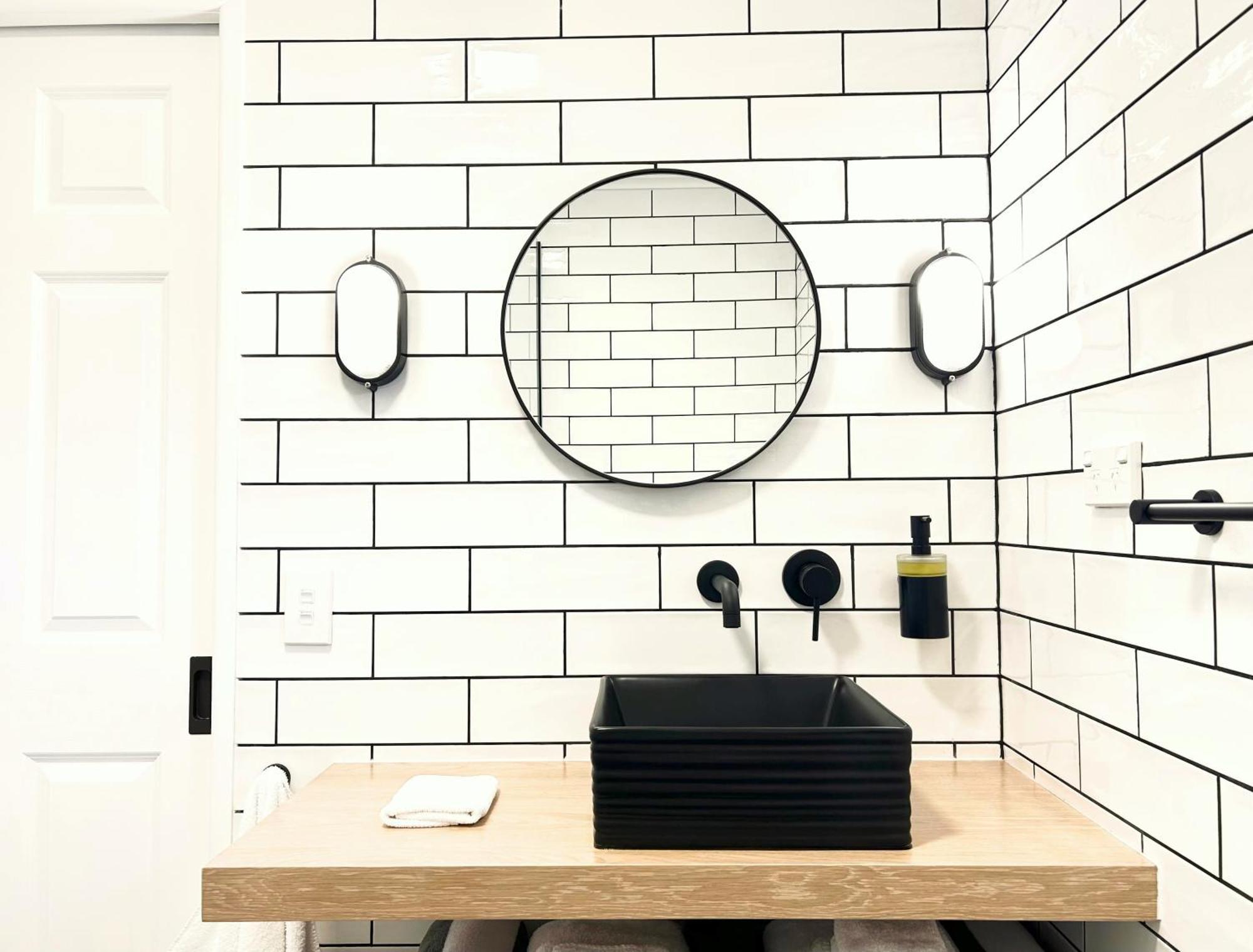 Motu Beachfront Art Villas 라로통가 외부 사진